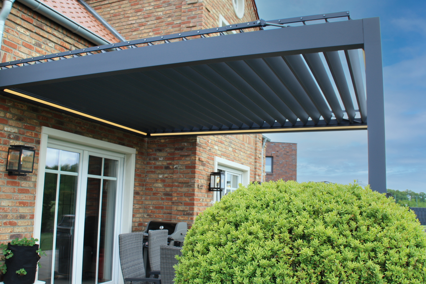 Deponti Pinela Aluminium Electric Louvered Veranda 3000mm x 3010mm